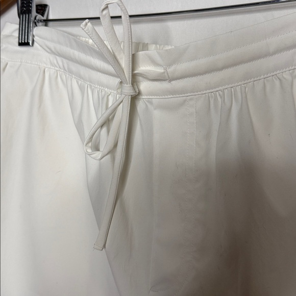 NWT Athleta drift poplin Bermuda pull on elastic waist UV 40% shorts sz M - Picture 3 of 7